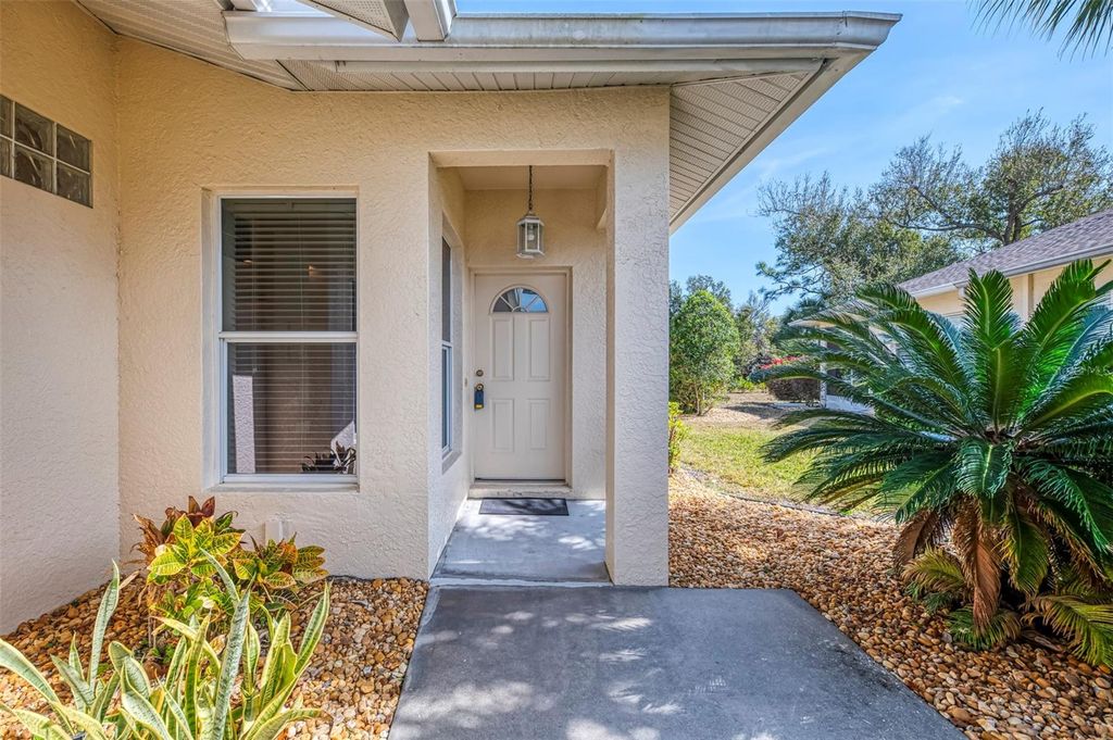 Image 5 of property listing at 1104 YOSEMITE DRIVE, Englewood, FL 34223
