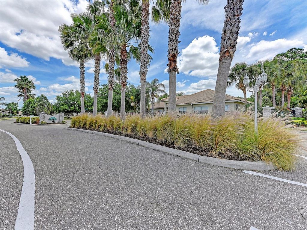 Image 55 of property listing at 1104 YOSEMITE DRIVE, Englewood, FL 34223