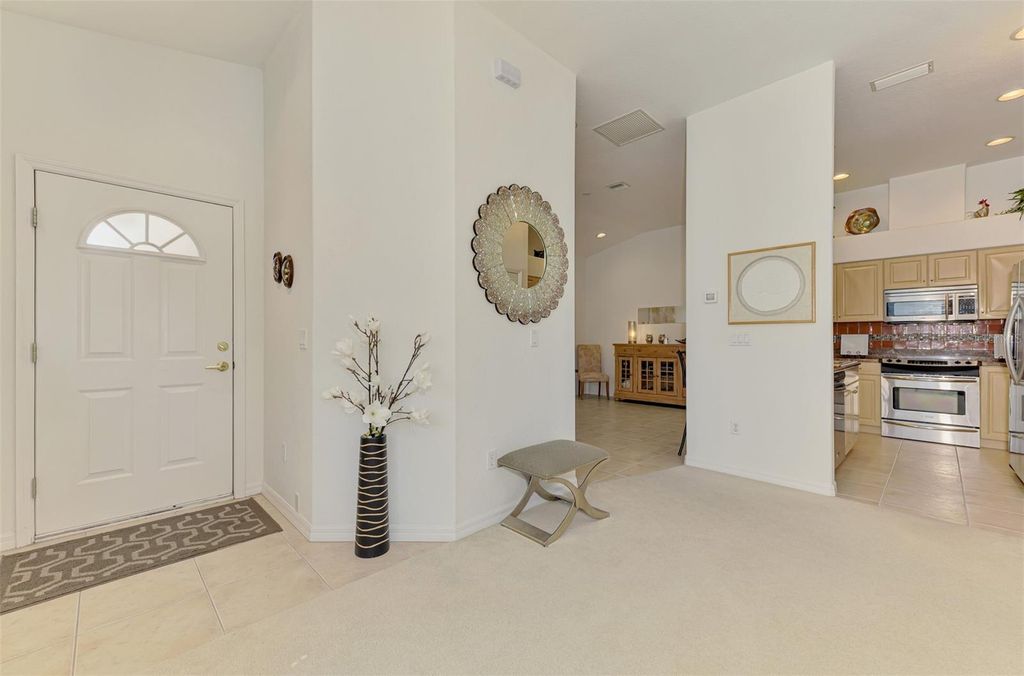 Image 8 of property listing at 1104 YOSEMITE DRIVE, Englewood, FL 34223