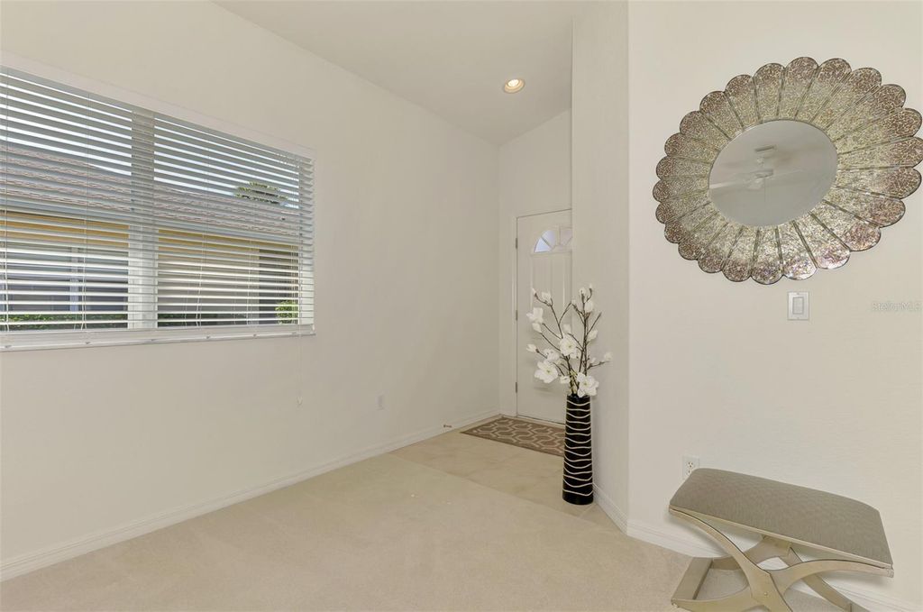 Image 9 of property listing at 1104 YOSEMITE DRIVE, Englewood, FL 34223