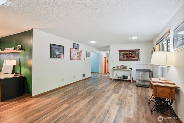 2337 W Hills Drive, Longview, WA 98632