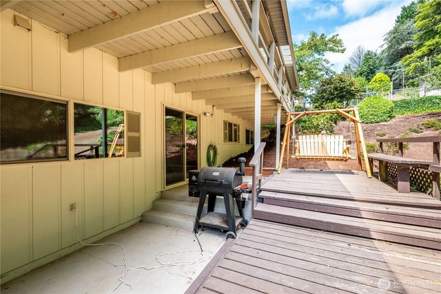 2337 W Hills Drive, Longview, WA 98632