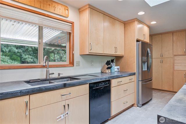 2337 W Hills Drive, Longview, WA 98632