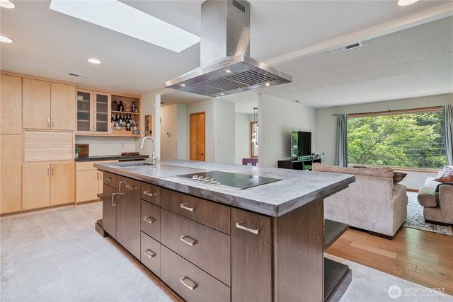 2337 W Hills Drive, Longview, WA 98632