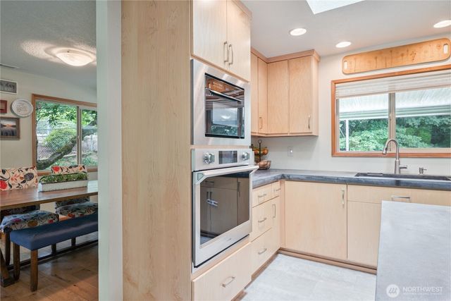 2337 W Hills Drive, Longview, WA 98632