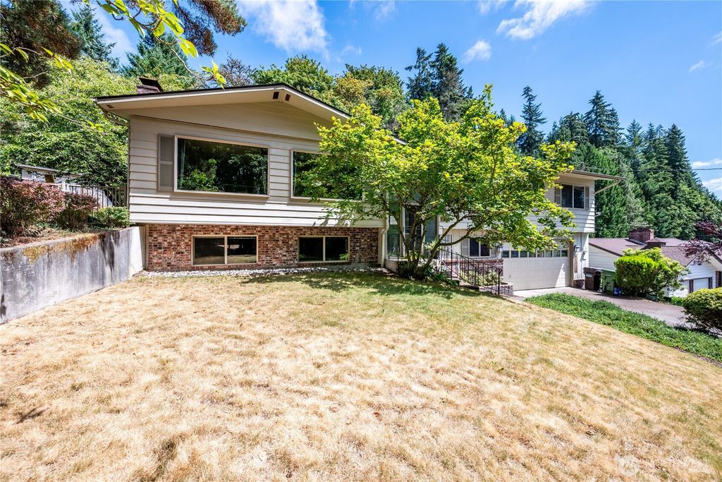 2337 W Hills Drive, Longview, WA 98632