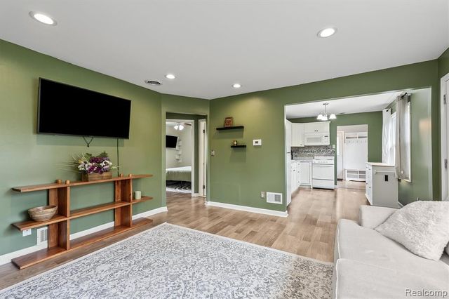 1816 June Avenue, Rochester Hills, MI 48309