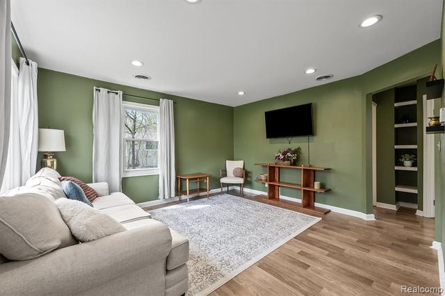 1816 June Avenue, Rochester Hills, MI 48309