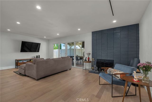 7460 Sausalito, West Hills, CA 91307