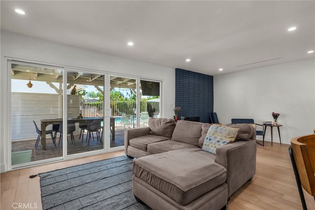 7460 Sausalito, West Hills, CA 91307
