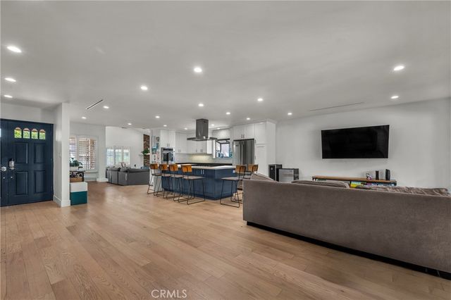 7460 Sausalito, West Hills, CA 91307