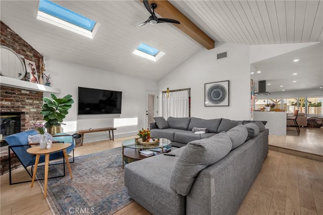 7460 Sausalito, West Hills, CA 91307