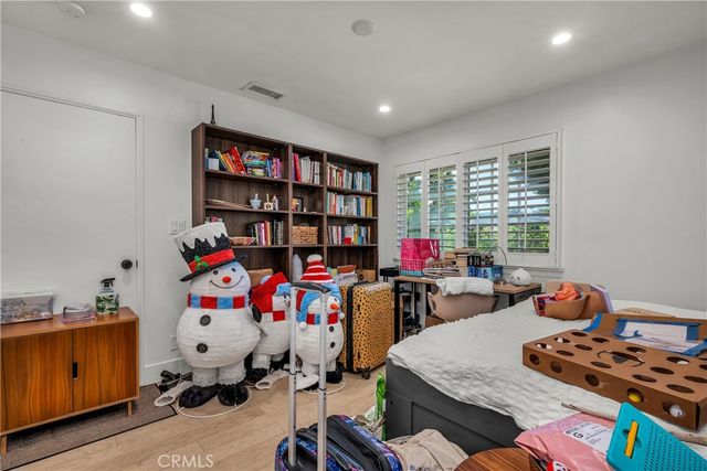 7460 Sausalito, West Hills, CA 91307