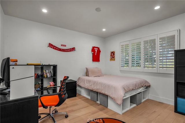 7460 Sausalito, West Hills, CA 91307
