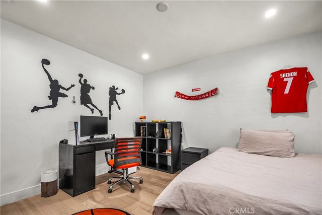 7460 Sausalito, West Hills, CA 91307