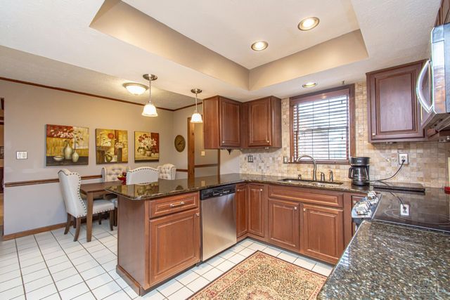 471 Roselake Drive, Centerville, OH 45458