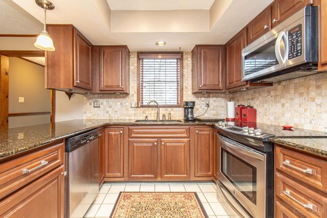 471 Roselake Drive, Centerville, OH 45458