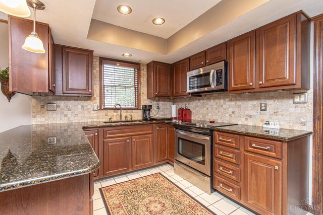 471 Roselake Drive, Centerville, OH 45458