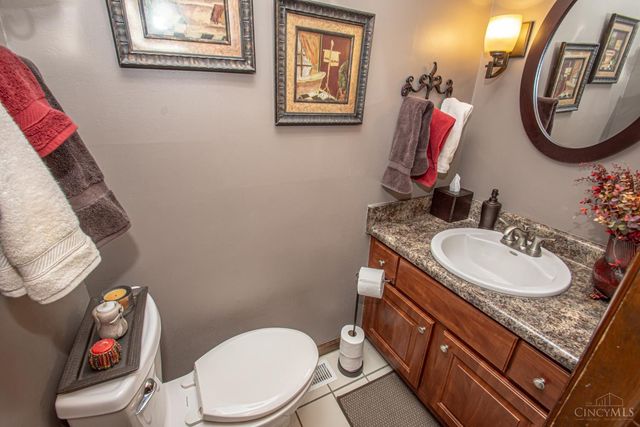 471 Roselake Drive, Centerville, OH 45458