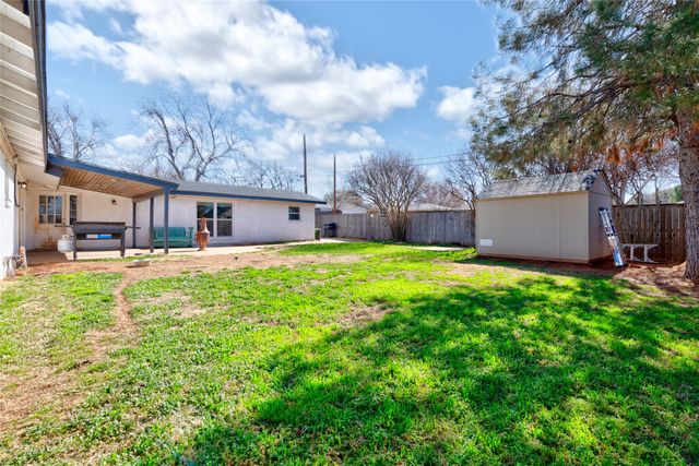 1704 E 14th Street, Sweetwater, TX 79556