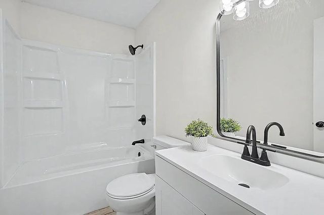 820 Pine Street, Eudora, KS 66025