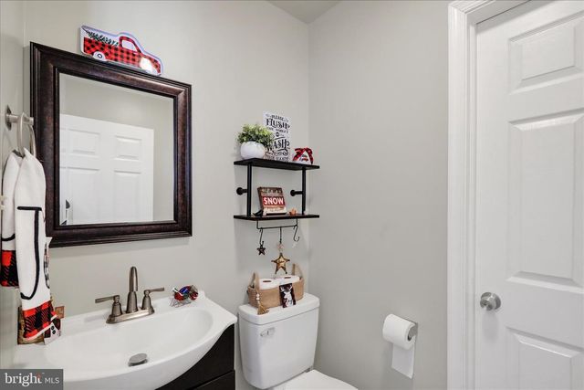 32 N CANAL ST, Leesport, PA 19533