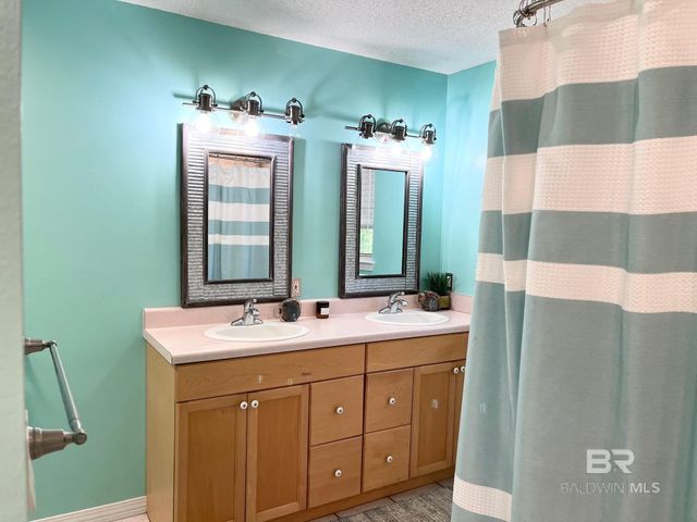 6991 Manskow Lane, Gulf Shores, AL 36542