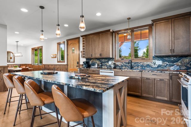 1030 High Valley Overlook, Banner Elk, NC 28604