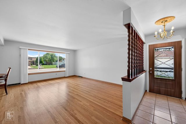 9132 Meade Avenue, Oak Lawn, IL 60453