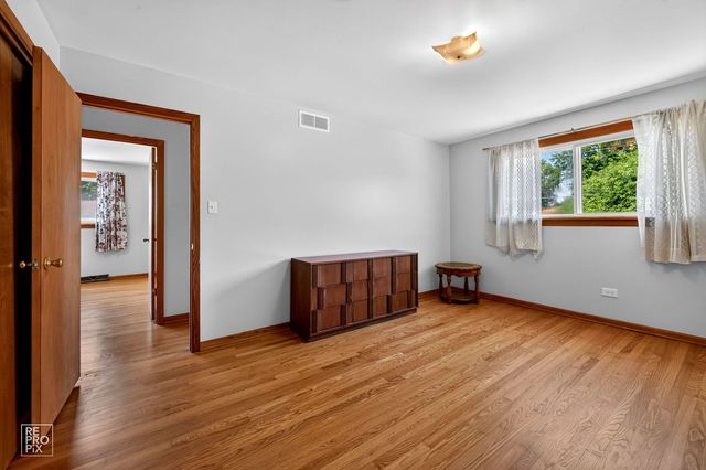 9132 Meade Avenue, Oak Lawn, IL 60453