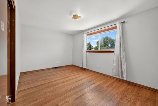 9132 Meade Avenue, Oak Lawn, IL 60453