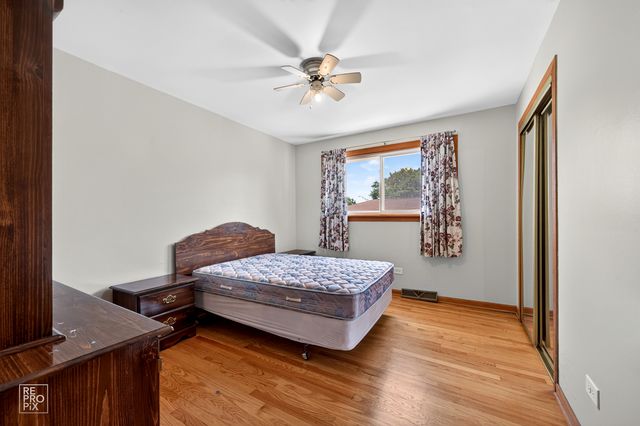 9132 Meade Avenue, Oak Lawn, IL 60453