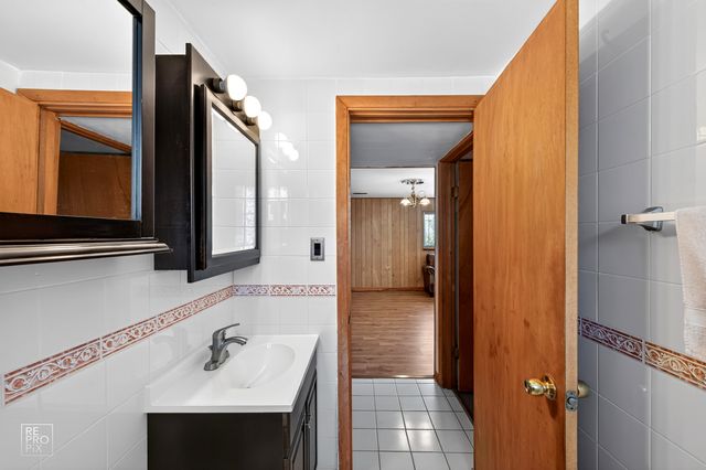 9132 Meade Avenue, Oak Lawn, IL 60453