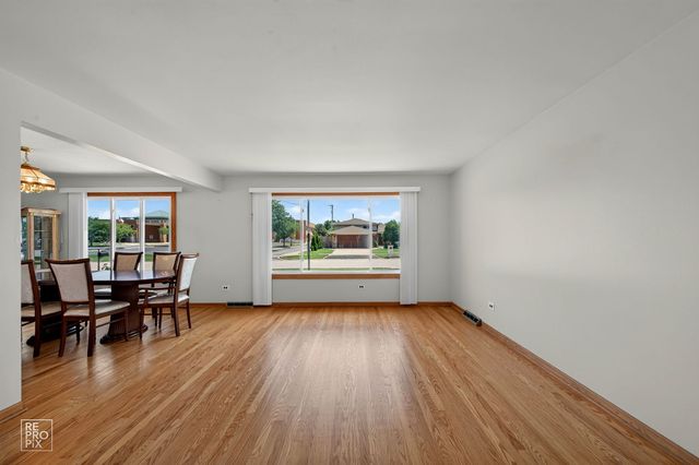 9132 Meade Avenue, Oak Lawn, IL 60453