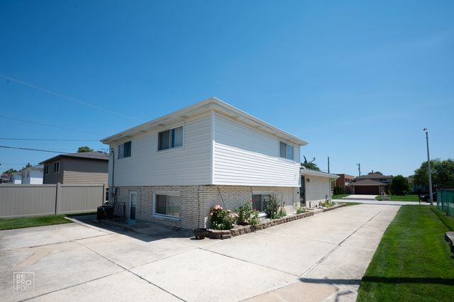 9132 Meade Avenue, Oak Lawn, IL 60453