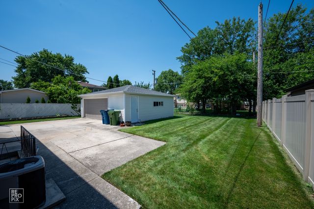 9132 Meade Avenue, Oak Lawn, IL 60453