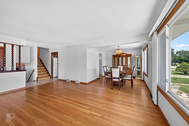9132 Meade Avenue, Oak Lawn, IL 60453