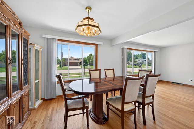 9132 Meade Avenue, Oak Lawn, IL 60453