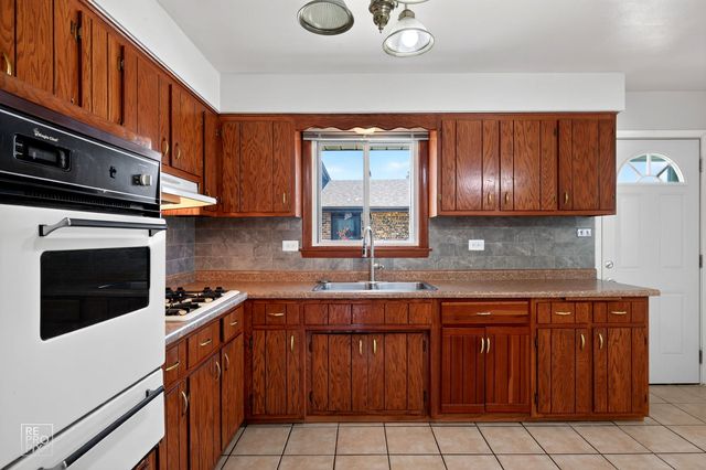 9132 Meade Avenue, Oak Lawn, IL 60453