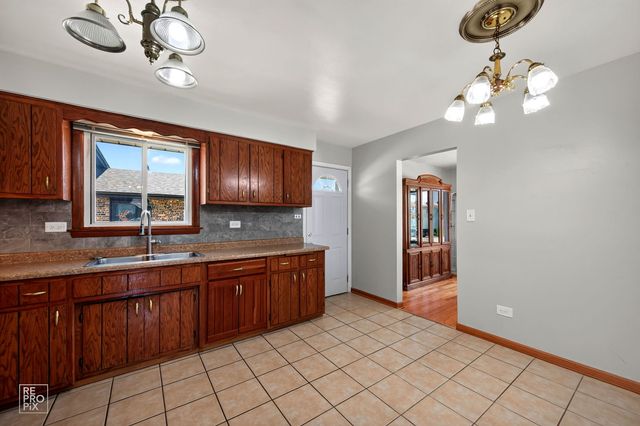 9132 Meade Avenue, Oak Lawn, IL 60453