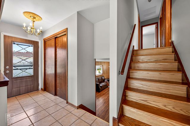 9132 Meade Avenue, Oak Lawn, IL 60453