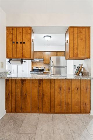 16 Bayview Court, Hampton, VA 23664