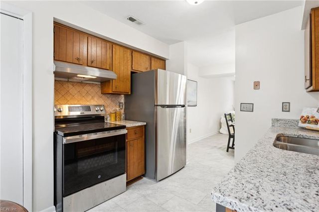 16 Bayview Court, Hampton, VA 23664