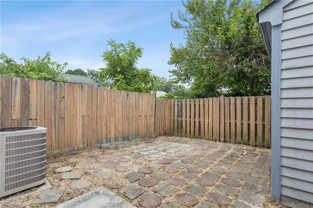 16 Bayview Court, Hampton, VA 23664