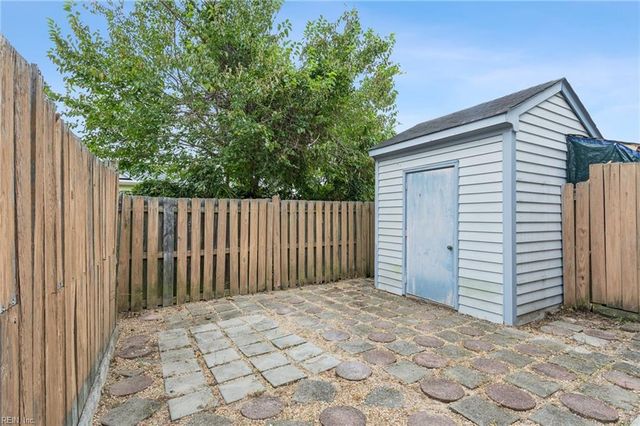 16 Bayview Court, Hampton, VA 23664