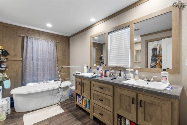 206 PARK AVENUE, Electra, TX 76360