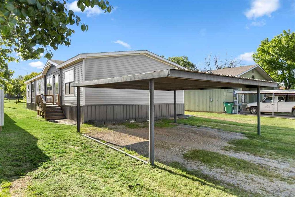 206 PARK AVENUE, Electra, TX 76360