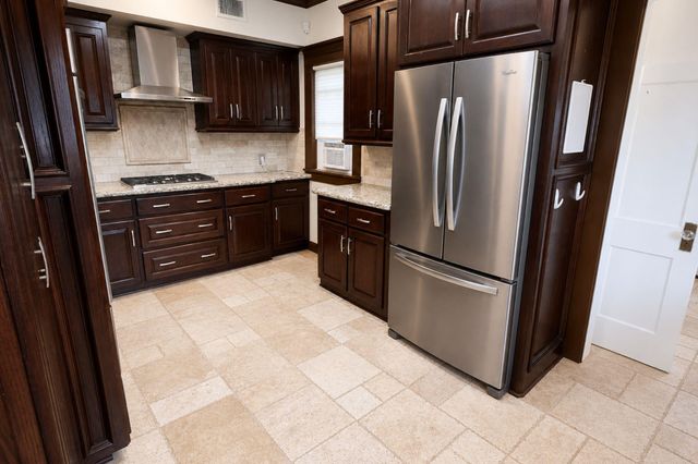 719 N Resident Street, Wharton, TX 77488