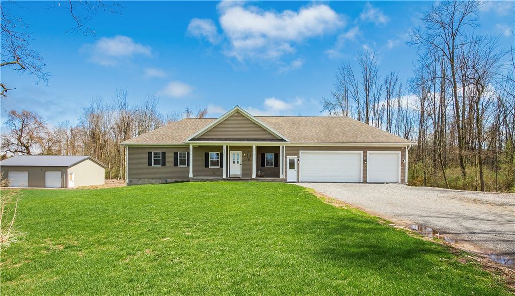 4976 Schoolhouse Road, Walworth, NY 14519