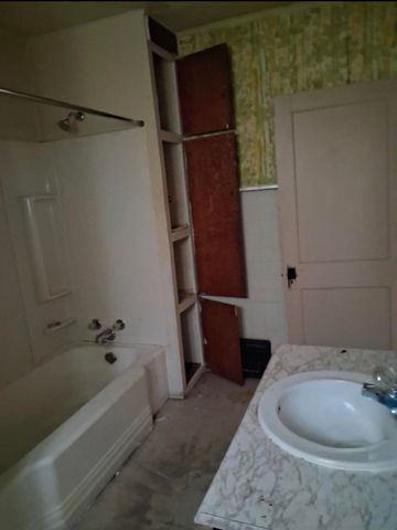 818 E Dewey Road, Flint, MI 48505